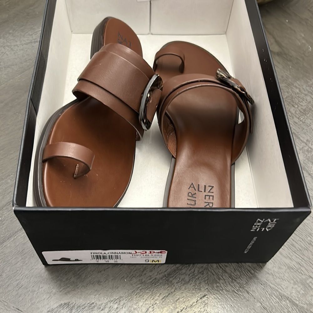 Naturalizer Finola Leather Buckle Detail Toe Loop Thong Sandals - Picture 2 of 11
